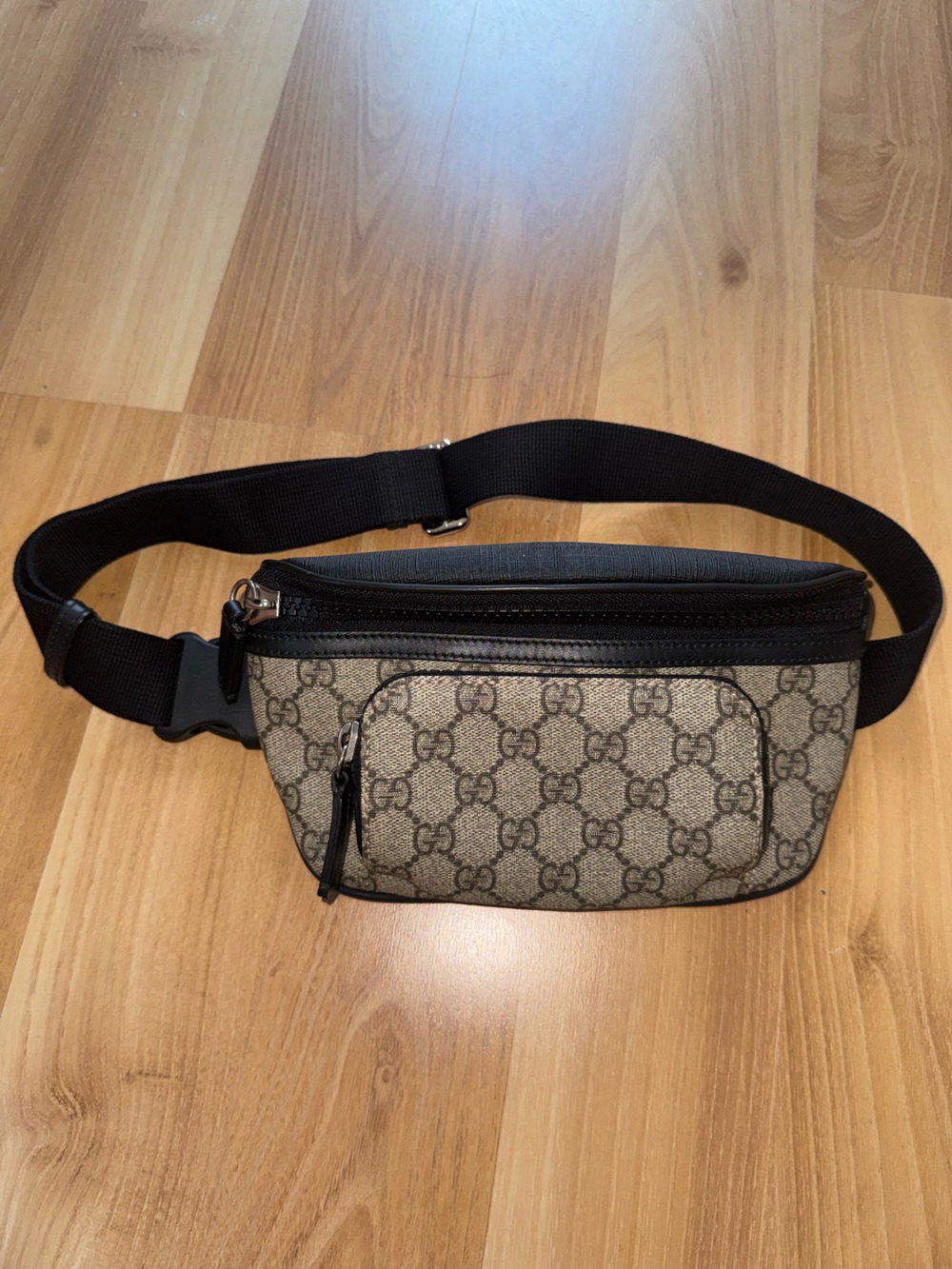 Gucci GG Supreme Monogram Belt Bag Beige & Black